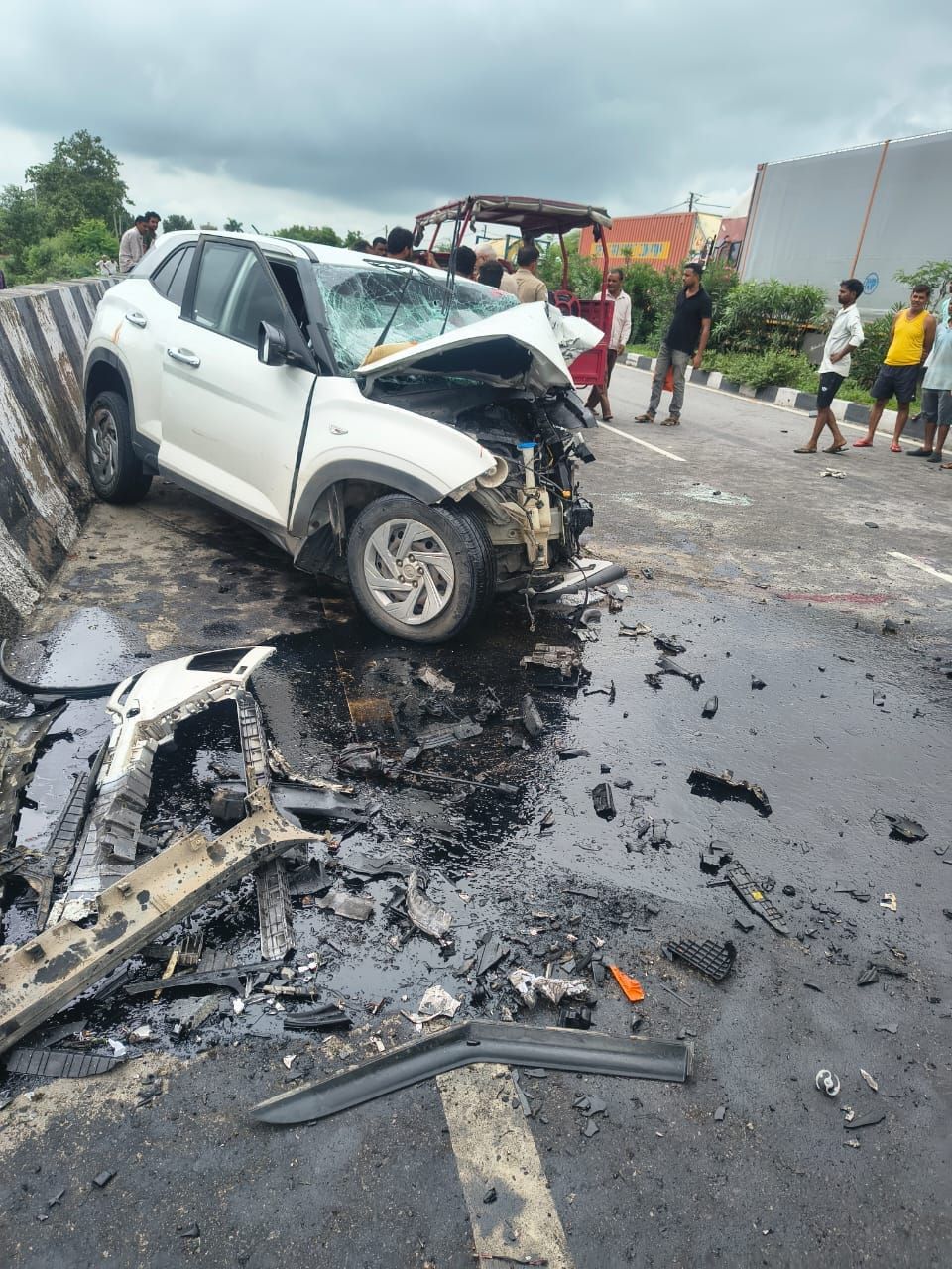 अतीक अहमद के छोटे बेटे की सड़क हादसे में मौत, झांसी जेल जा रही कार डिवाइडर से टकराई