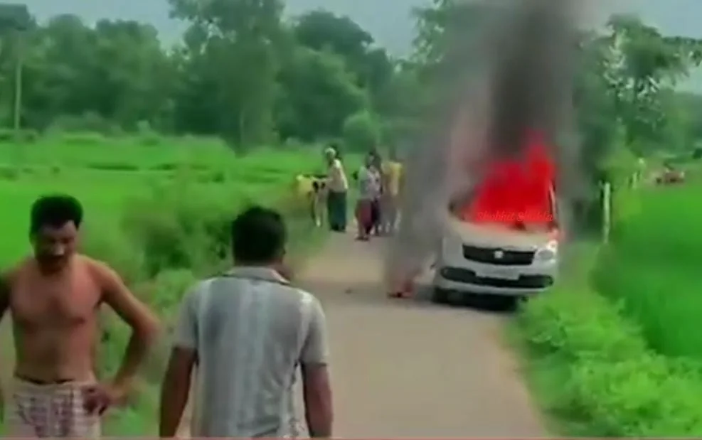 बाराबंकी दर्दनाक हादसा: चलती कार में लगी आग, सेंट्रल लॉक ने छीनी MR की जिंदगी