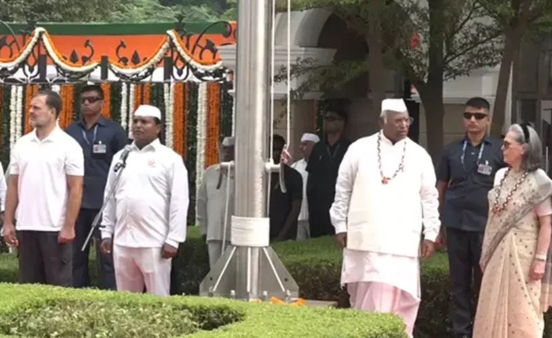 लाल किले पर वंदे मातरम और सियासी घमासान: सोनिया-राहुल पर क्या है बीजेपी का आरोप