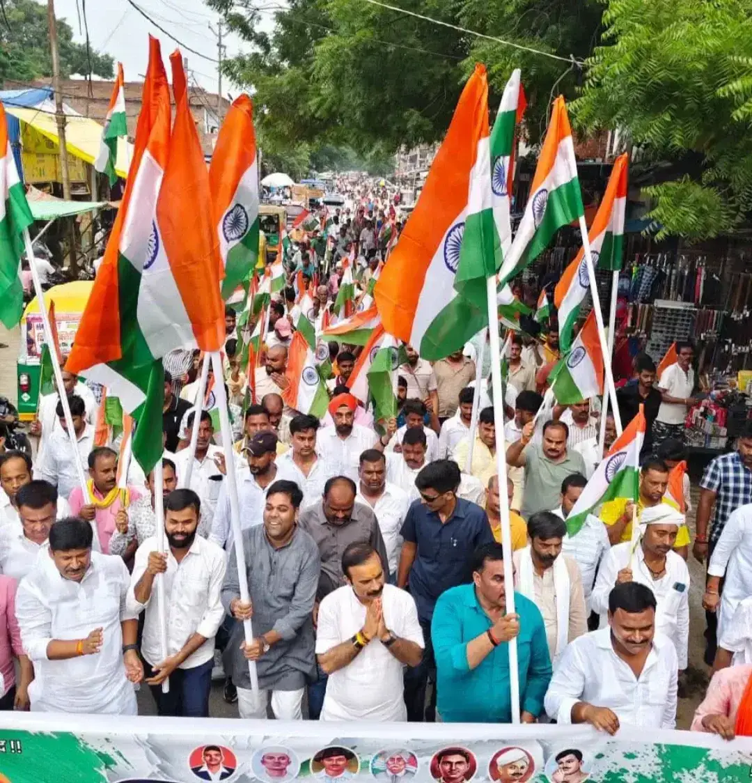 चंदौली में निकली भव्य तिरंगा यात्रा, विधायक सुशील सिंह बोले- तिरंगा देश की आन, बान और शान