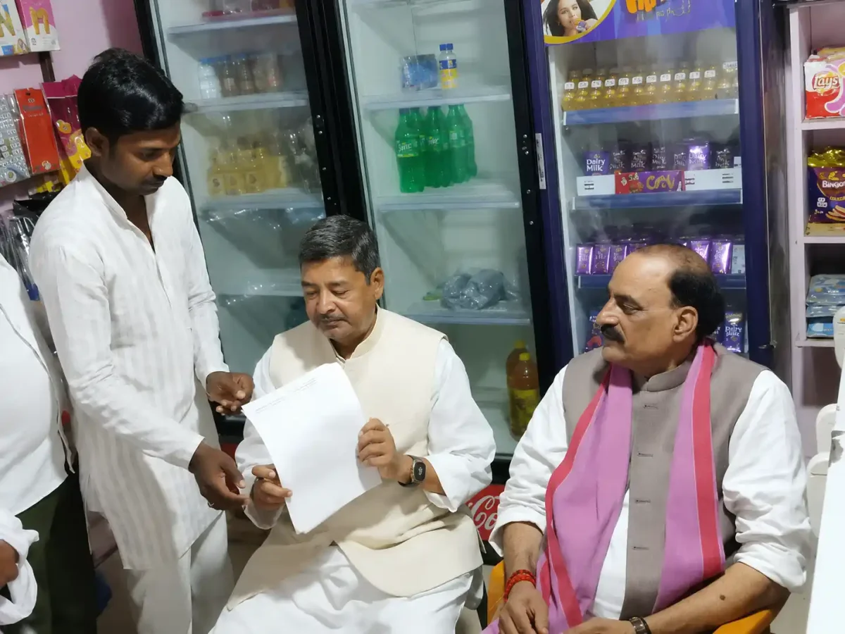 चन्दौली के इस गांव में अभी तक नहीं है एक भी स्कूल, सांसद को सौंपा गया ज्ञापन