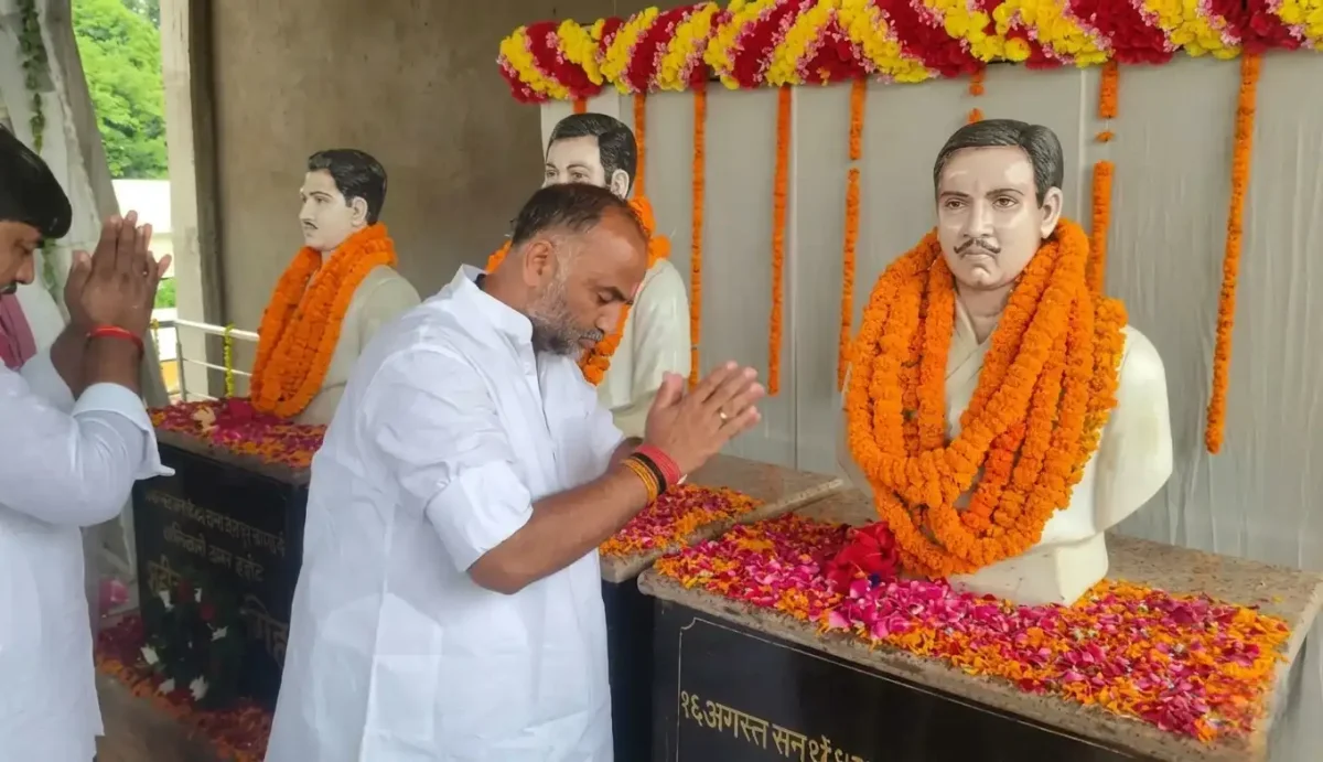 धानापुर शहादत दिवस पर सियासी घमासान: सपा सांसद और विधायकों ने किया कार्यक्रम का बहिष्कार, लगाए गंभीर आरोप