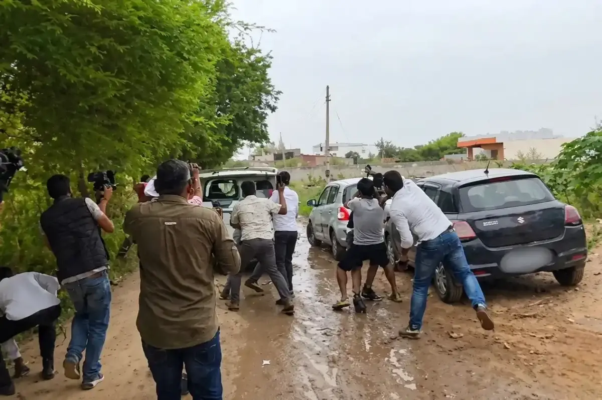 जयपुर में सरकारी स्कूल की जांच करने गए सीजेपी कार्यकर्ताओं पर हमला, ग्रामीणों ने गाड़ियों के शीशे तोड़े
