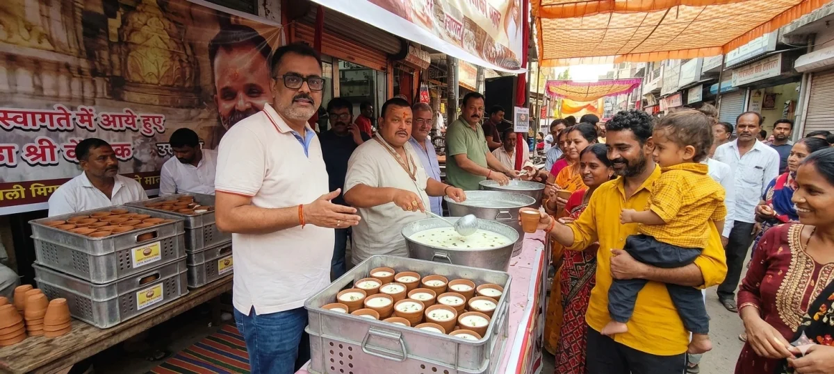 सावन दूसरा सोमवार: 25 साल से शिवभक्तों की प्यास बुझा रहे हैं 'किशमिश गुरु'
