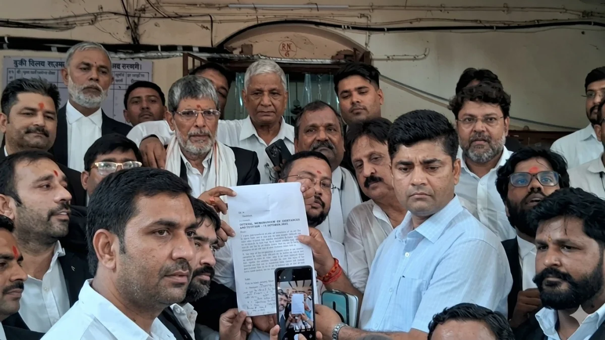पीएम मोदी के खिलाफ अमर्यादित भाषा पर अधिवक्ताओं का फूटा गुस्सा, बड़ी मांग