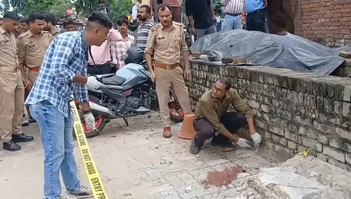 लखनऊ में खौफनाक वारदात: बैंक के बाहर पति ने पत्नी और बहन को गोलियों से भूना, फिर खुद को भी उड़ाया