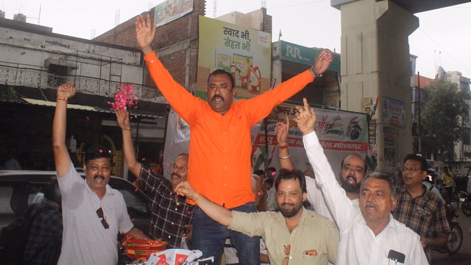 मेरठ में जोश हाई: झमाझम बारिश में भी नहीं डिगा हौसला, तिरंगा बाइक रैली से गूंजा 'मां तुझे प्रणाम'