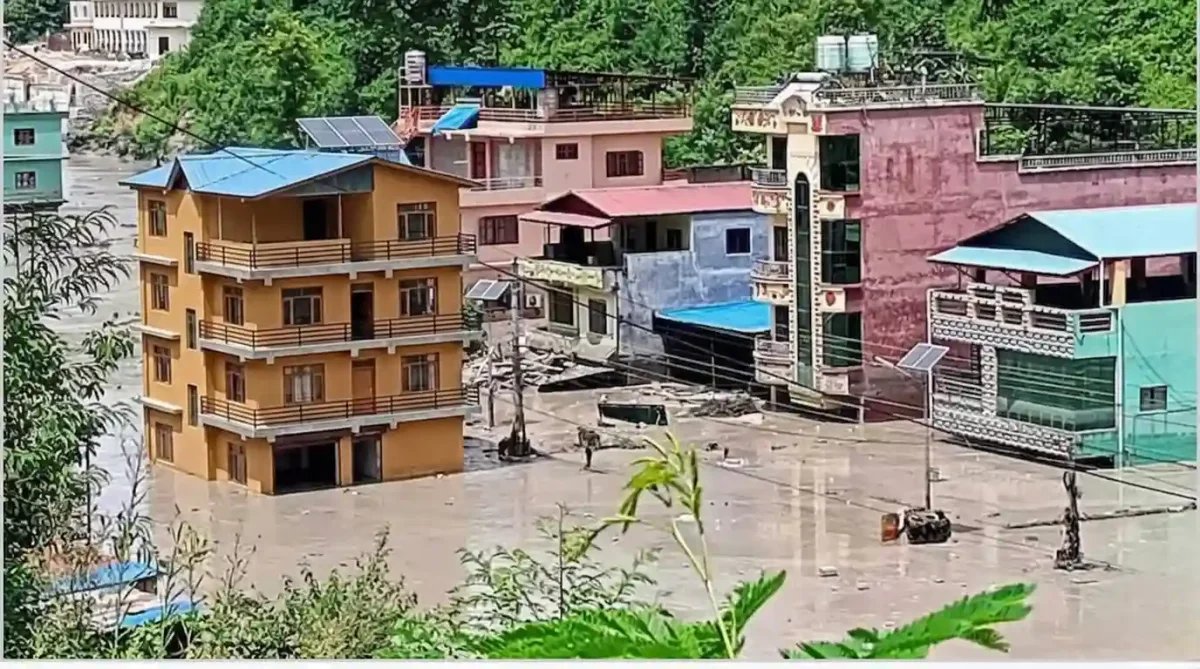 नेपाल में बाढ़ का तांडव: भारत-चीन सीमा पर बह गए पुल, खौफ के साए में गांव