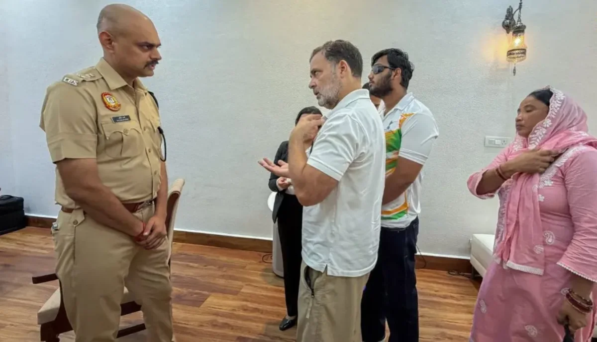 साहिल के लिए दिल्ली पुलिस के आगे झुके राहुल गांधी, कई घंटे धरने के बाद दर्ज हुई एफआईआर