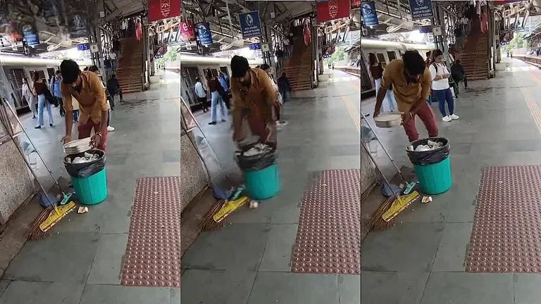कचरे के डिब्बे पर मुरमुरे छानते वेंडर का VIDEO वायरल, भड़के लोग