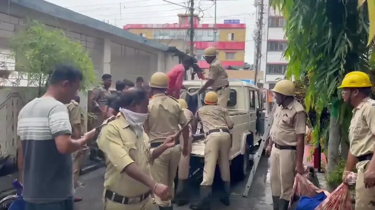 तारापीठ मंदिर के पास होटल में भीषण आग, 6 श्रद्धालुओं की दर्दनाक मौत