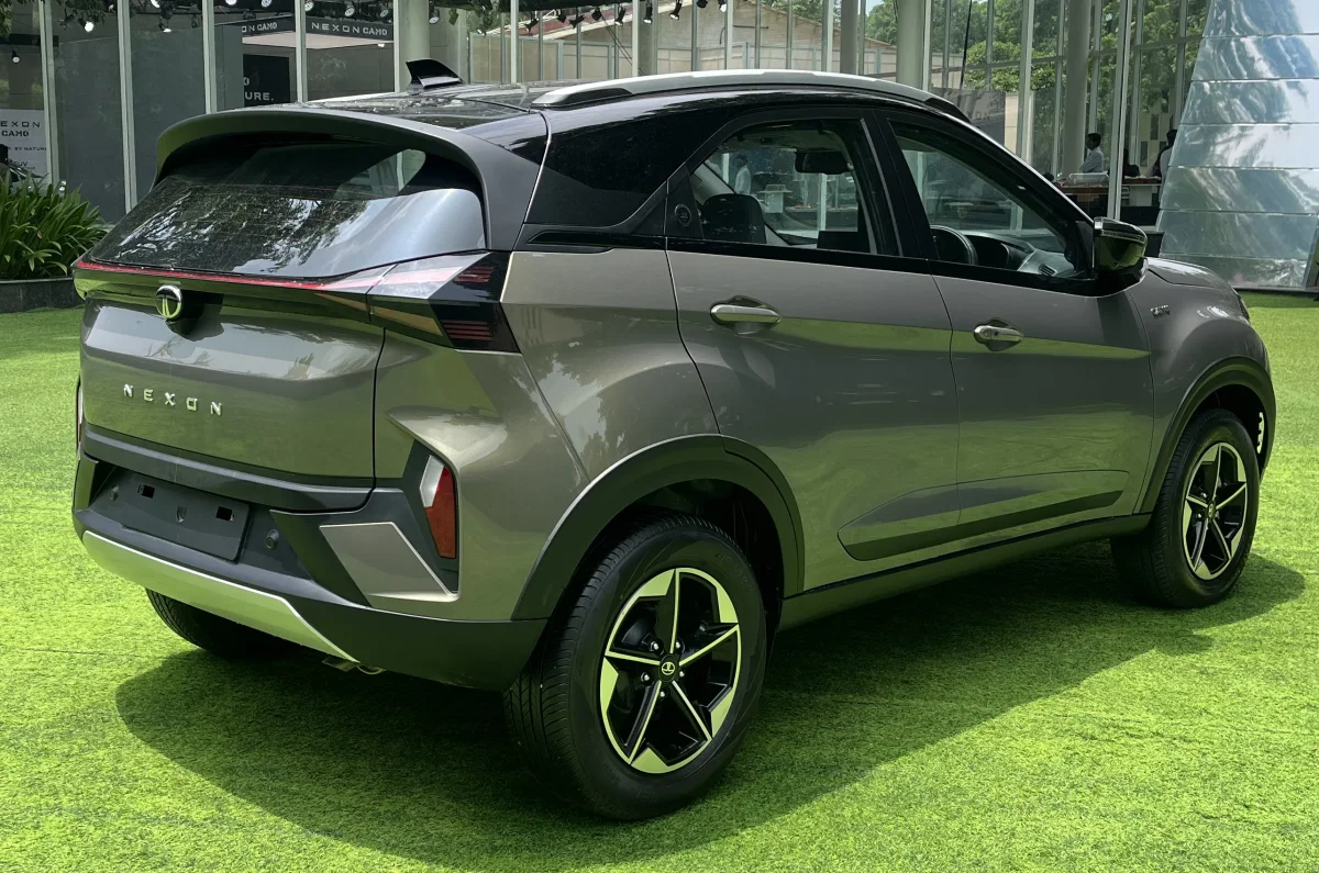 Tata Nexon Camo Edition ₹9.99 लाख में धमाकेदार एंट्री, मिली बड़ी 12.3-इंच स्क्रीन और इनबिल्ट डैशकैम
