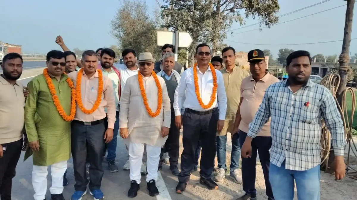 यूपी चुनाव 2027: मुगलसराय में सियासी हलचल तेज, मुकेश कुमार शर्मा को मिला जनता का साथ
