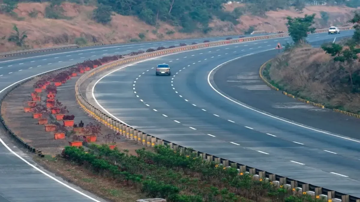 यूपी को मिलने जा रहा 700 किमी लंबा सुपर हाईवे, इन 19 जिलों की बदलेगी किस्मत