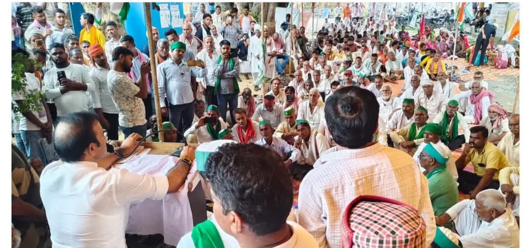 विंध्य एक्सप्रेस-वे भूमि अधिग्रहण: किसानों का फूटा गुस्सा, विधायक को सौंपा ज्ञापन